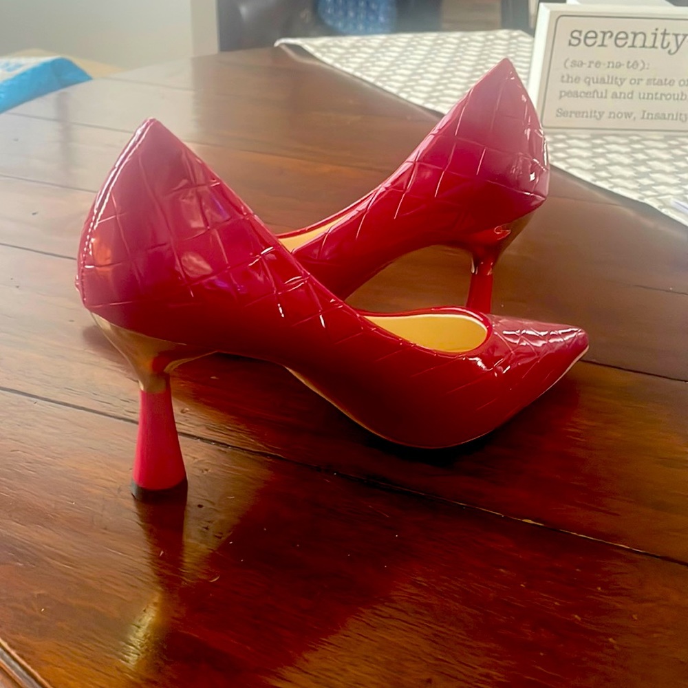 Red/gold fun heels